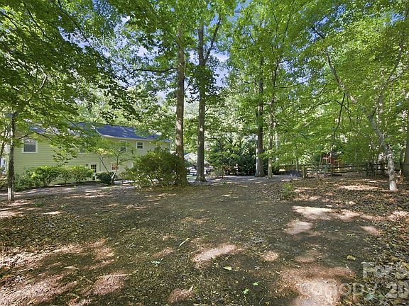 4th image of 405 Leighton Ct