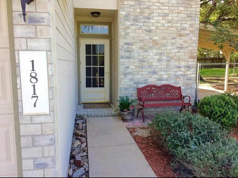 1817 Taron Cv — Photo 2