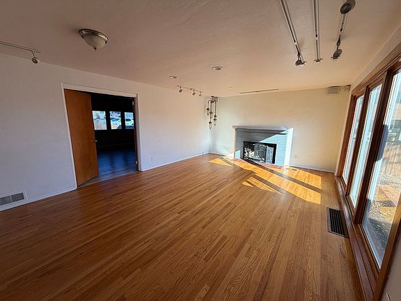 4th image of 625 Plumas St