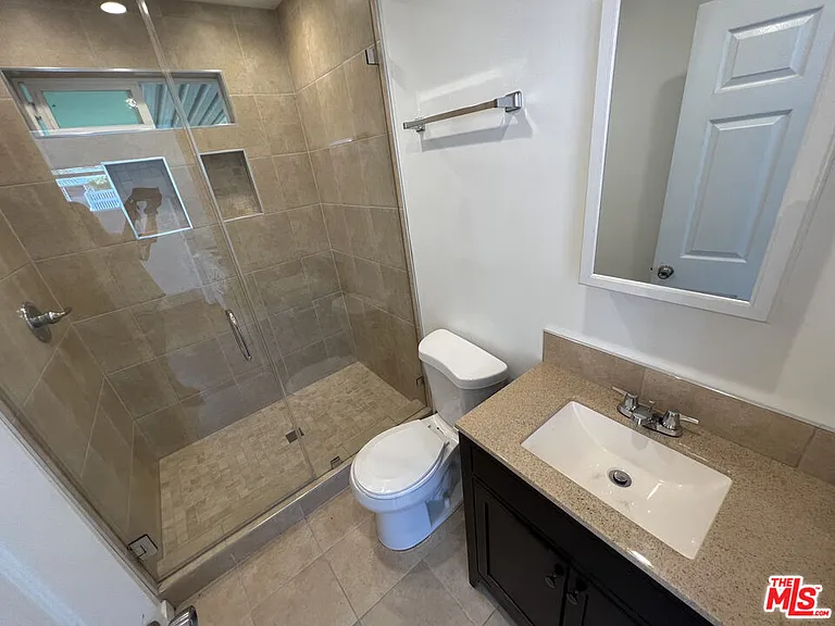 3901 S Orange Dr — Photo 12