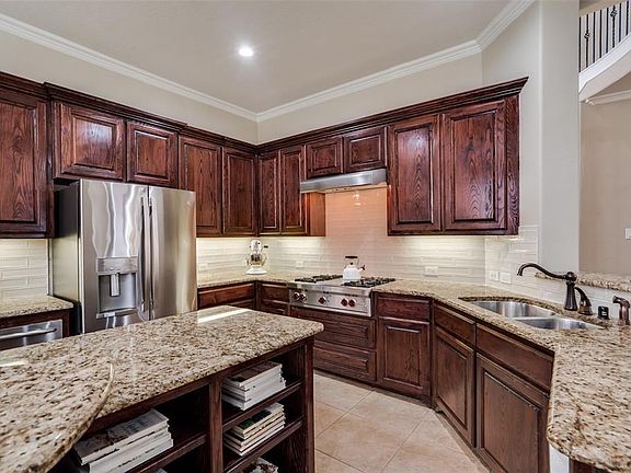 2nd image of 927 Scotia Dr
