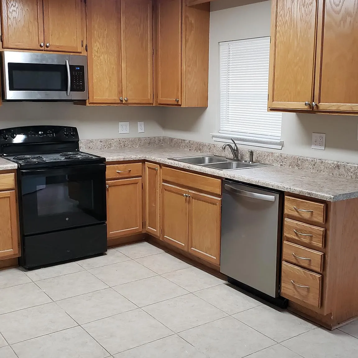 3 bed, 1431 sqft, $1,950 — Photo 4
