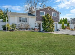 3011 Acorn Ave, Medford, NY 11763