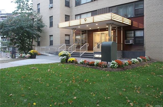 1st image of 9 Fordham Hill Oval APT 3D