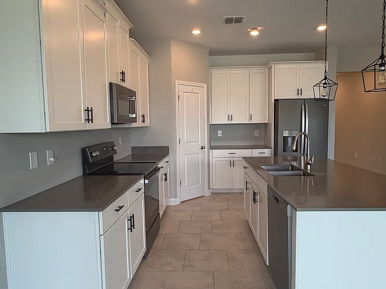 5037 Bessie Ct — Photo 49