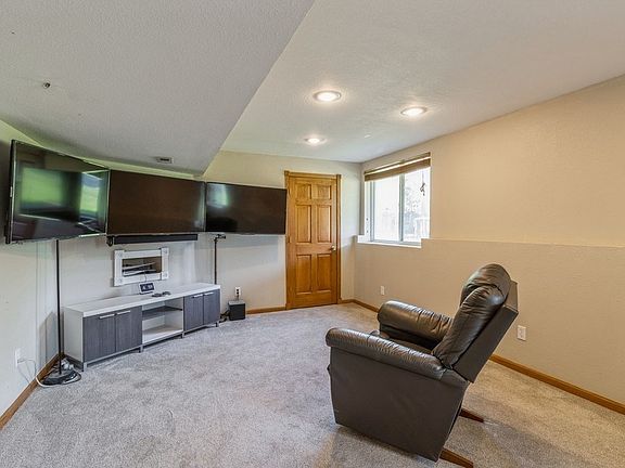 4th image of 690 SE Ashton Ct