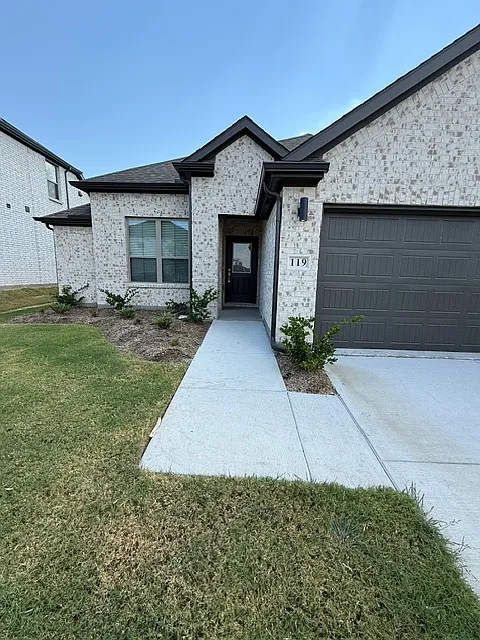 4 bed, 1800 sqft, $2,450 — Photo 2