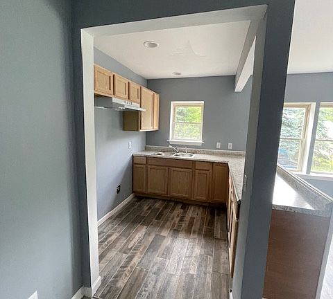 4th image of 51 S Francis Ave #4