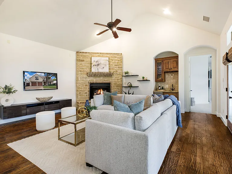 3606 S Versailles Ave — Photo 16