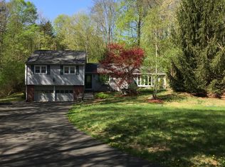 20 Hop Brook Rd, Brookfield, CT 06804