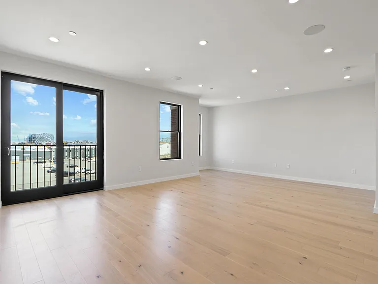 340 W 2nd St #17 — Photo 22