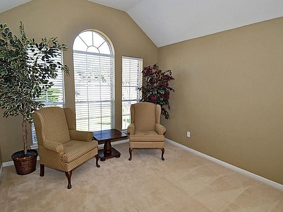 3rd image of 215 Chariss Glen Dr
