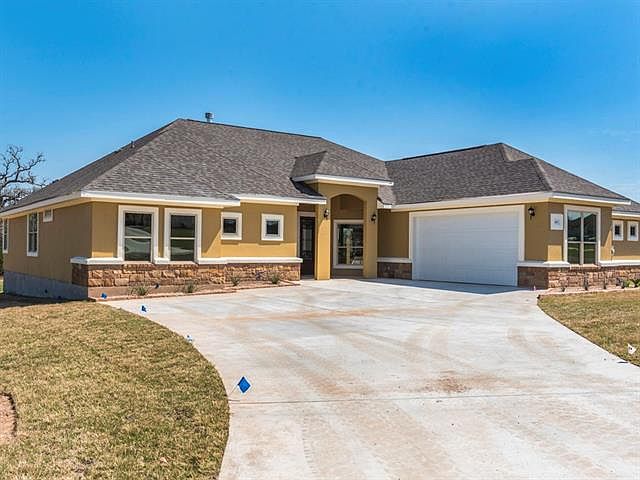 1st image of 109 McCoy Cir