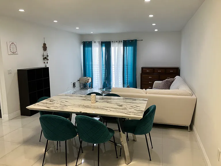 4060 N Hills Dr #31 — Photo 1