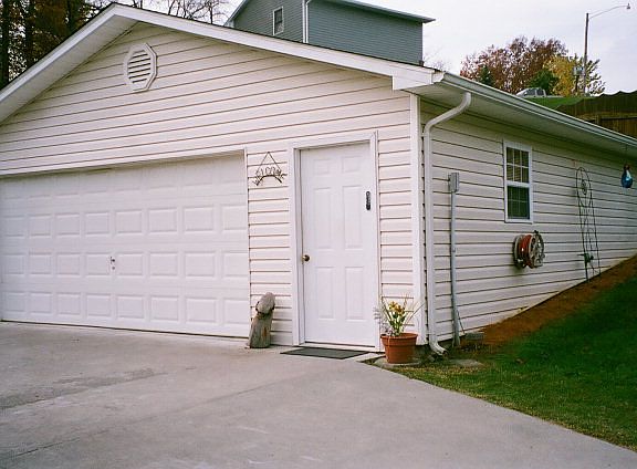 3rd image of 157 Claremont Cir