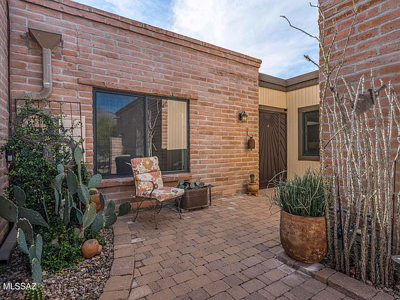 3rd image of 5800 E Cochise Trl