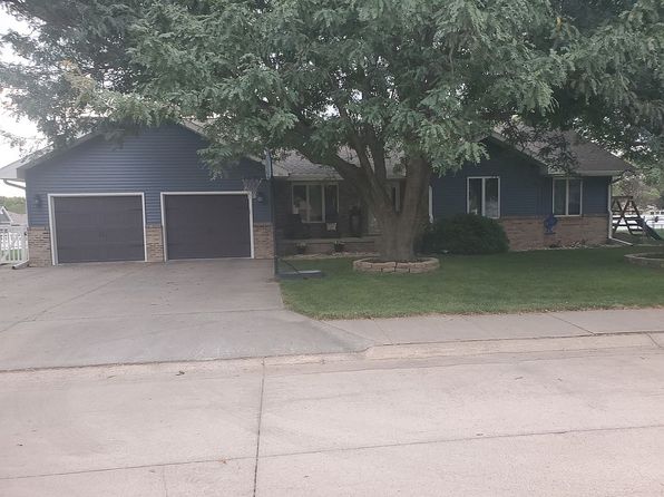 3202 Lakepark Ln