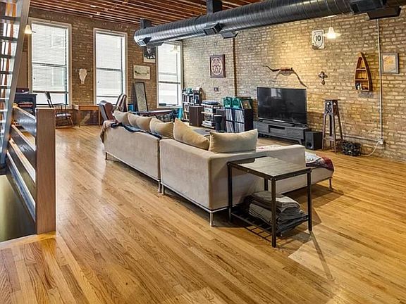 3rd image of 2009 W Grand Ave #2