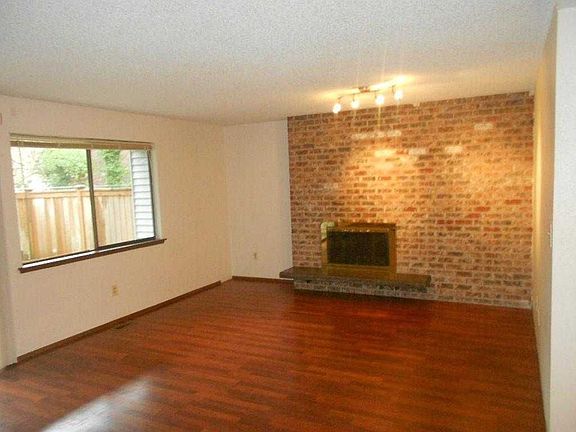 4th image of 5533 Bridgeport Way W Unit A