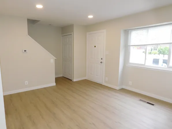 20054 Fifteen Mile Rd, Clinton Township, MI 48035