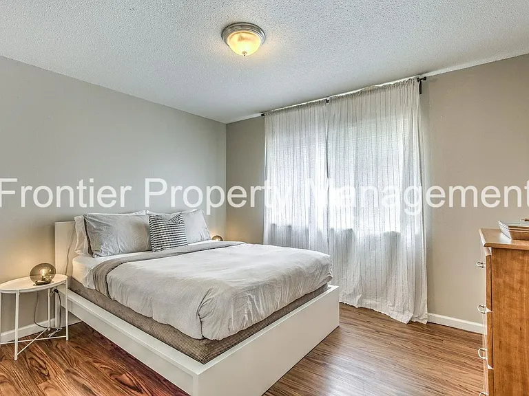 1 Bed/1 Bath Apartment off Hampton Ave! — Photo 7