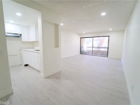 600 W 3rd St APT B211, Santa Ana, CA 92701