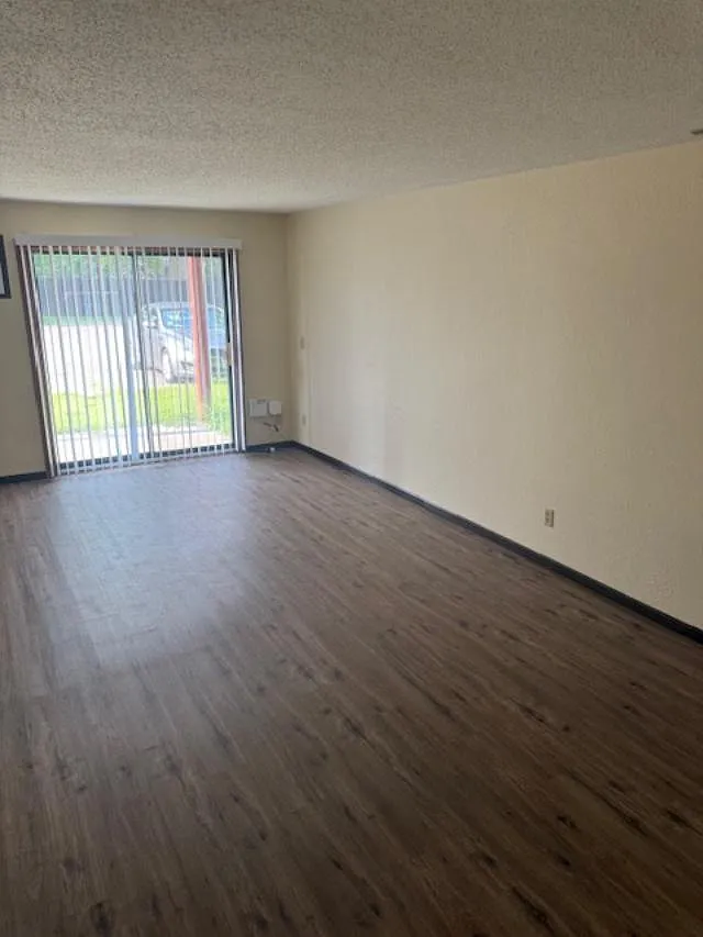2 bed, $1,075 — Photo 3