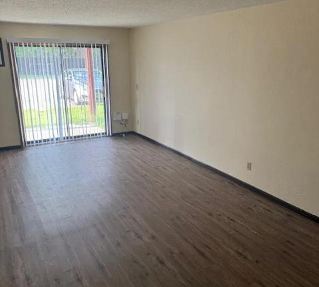 1250 Main St S — Photo 3