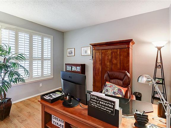5th image of 465 Hayden Dr