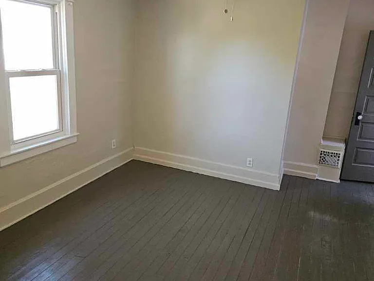 1756 Midland Ave — Photo 14