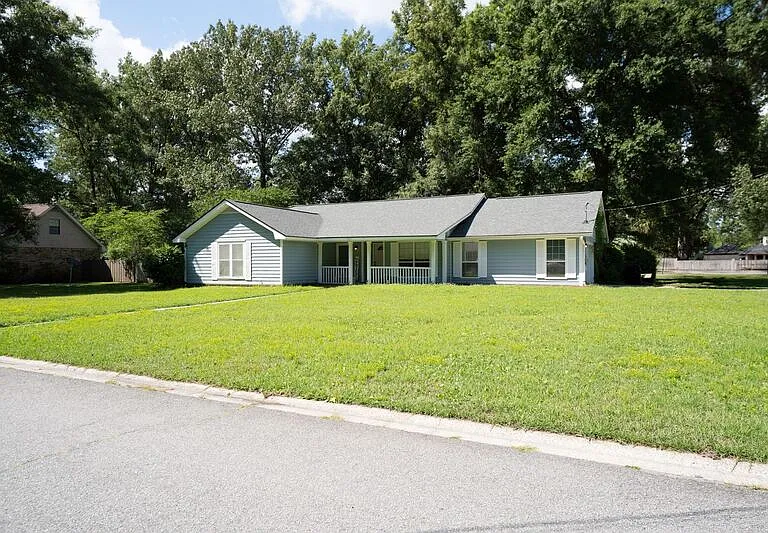 251 Boyd Dr — Photo 4