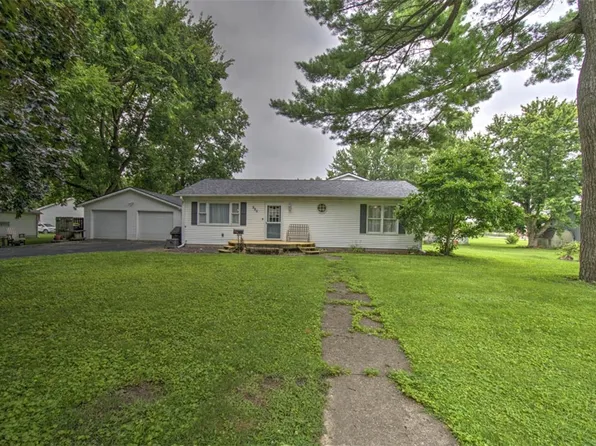 220 W Madison St, Moweaqua, IL 62550