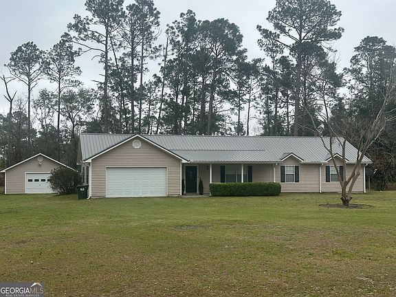 3rd image of 3745 Fern Bank Rd