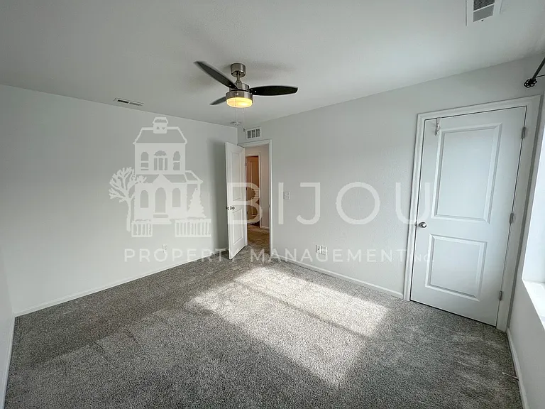 5250 Makalu Dr — Photo 18