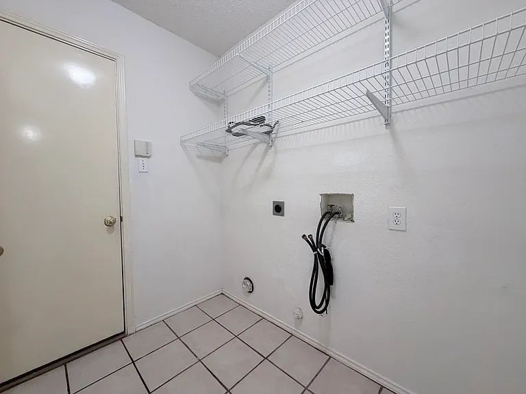 2207 Hickory Wood Trl — Photo 32