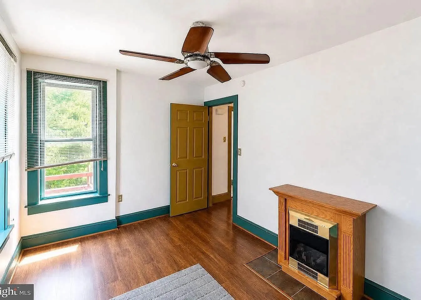 2 bed, 1000 sqft, $1,613 — Photo 3