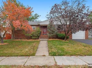 33 Chobot Ln, Elmwood Park, NJ 07407