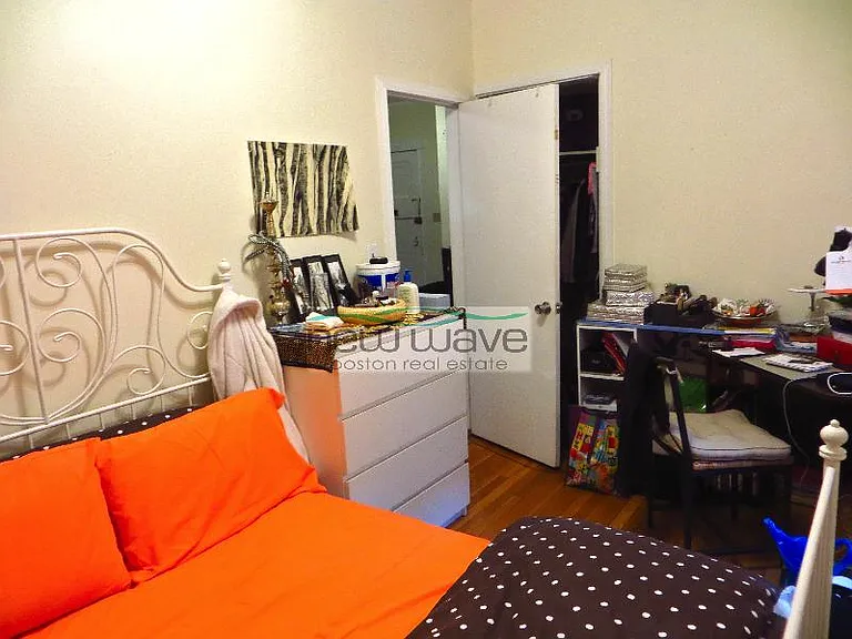 56 Queensberry St #5 — Photo 7