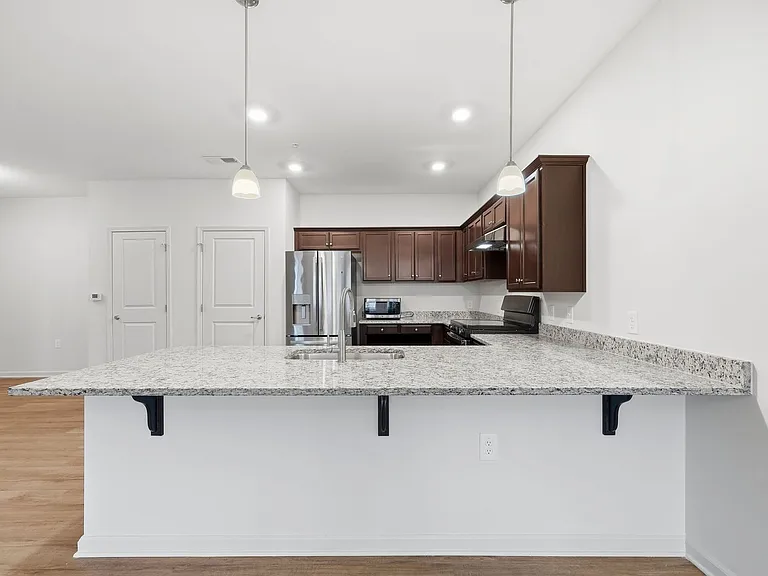 190 Grove Cir #104 — Photo 9