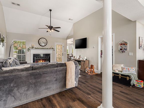 4th image of 428 Cross Creek Way