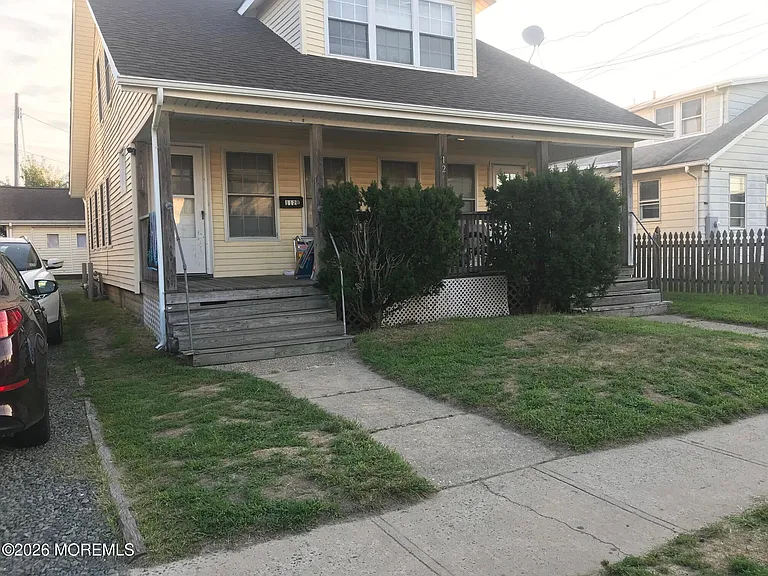 112 18th Ave — Photo 1