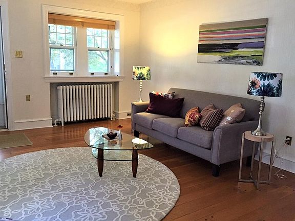 4th image of 40 Woodale Ave