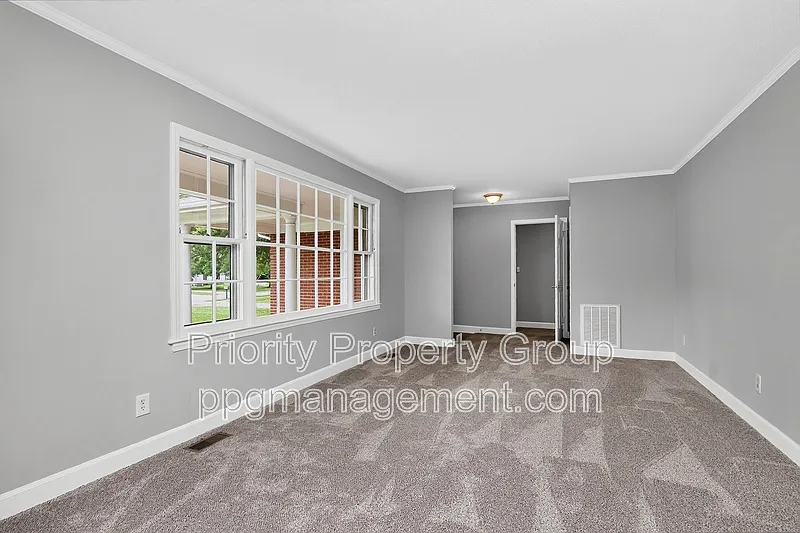 3 bed, 2.0 bath, 1953 sqft, $2,000 — Photo 3