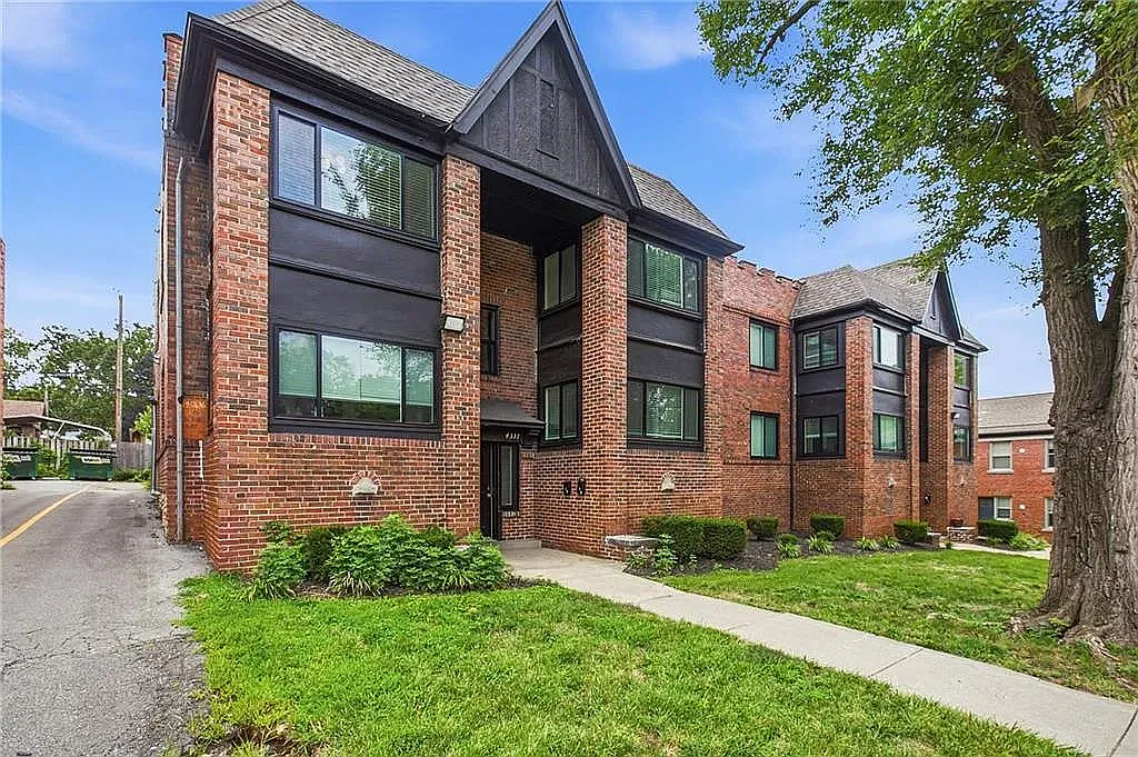 2 bed, 1060 sqft, $1,590 — Photo 1