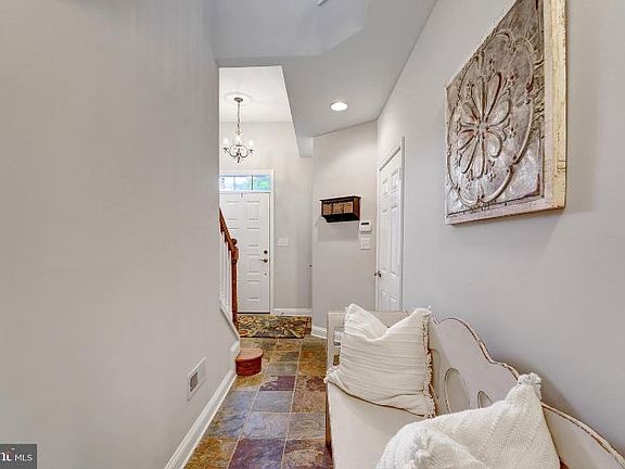 4th image of 3186 Woodsedge Dr
