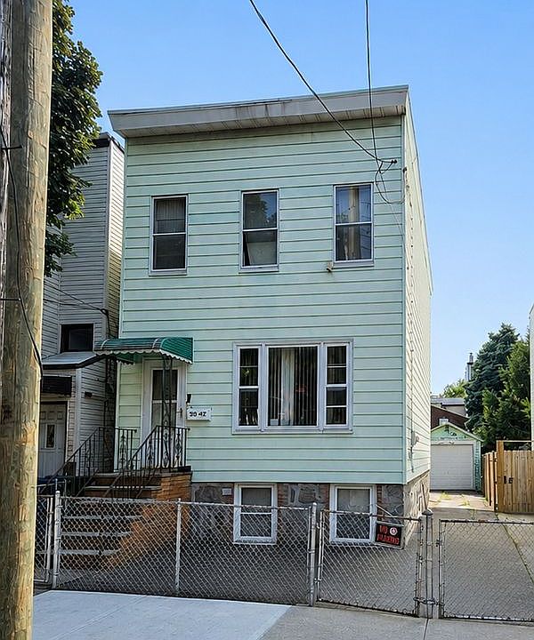 1st image of 2042 41st St