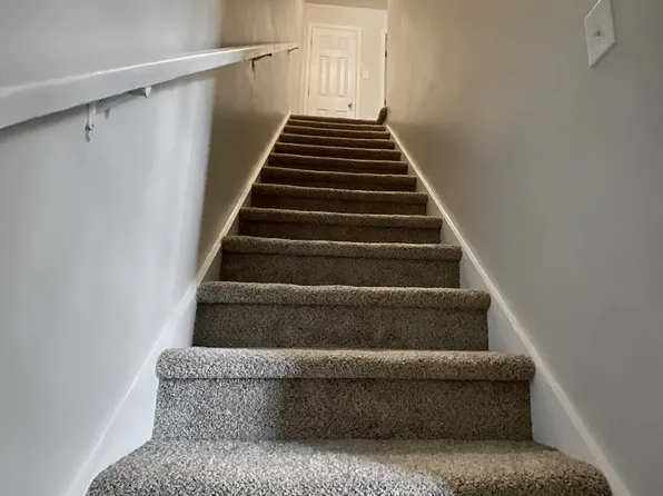 8938 University Dr, Commerce, GA 30529