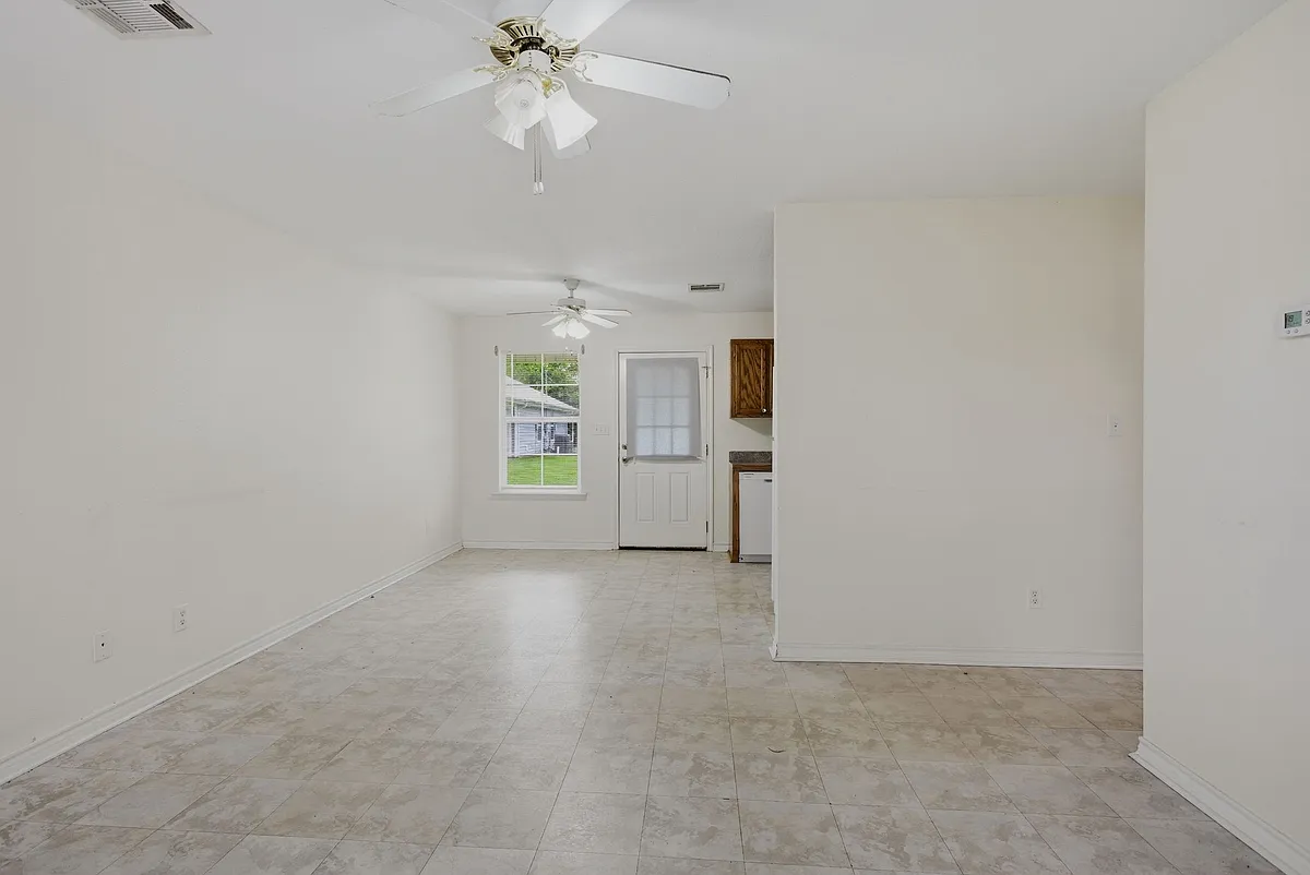 Building Photo - 870 Long Dr #A