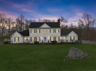 22 Grandview Dr, Ridgefield, CT 06877