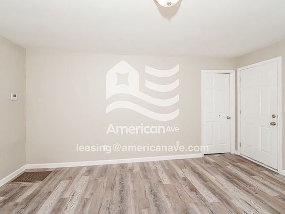 1393666_002_living_room_13795291.jpg
